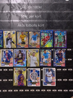 Limited edition fotbollskort - Säljer en samling äkta fotbollskort med kända spelare från olika lag och ligor. Korten har färgstarka designer, holografiska effekter och visar spelare i matchställ. Perfekt för dig som gillar att samla på fotbollskort eller vill ha dina favoritspelare i kortformat. Ronaldo kort för ENDAST 180kr. Skriv för att diskutera pris och annat