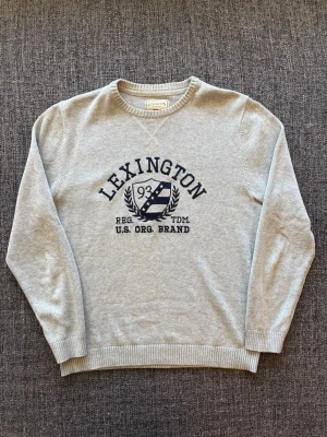 Lexington tröja  - Sjukt eftertraktad Lexington tröja ~ vintage modell | st L | färg grå | klassisk passform | perfekt vintage piece | OBS kan gå ner lite i pris vid snabb affär! 🏄