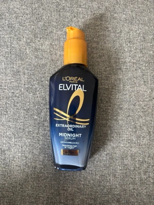 Loreal serum  - Endast använd 2-3 gånger, som ny. Serumet hjälper till att stärka torrt & slitet hår under natten och ger vackert lyster. 