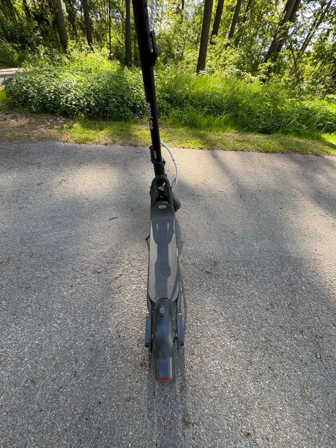 Svart elscooter med breda däck - 3