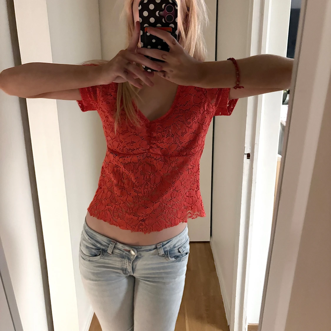 Röd spetsig croppad blus - 2