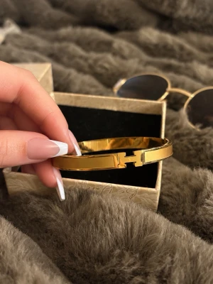 Guldigt armband från spanien - Köpte denna på marknad i Spanien💕 kommer inte till användning. ( inte äkta )