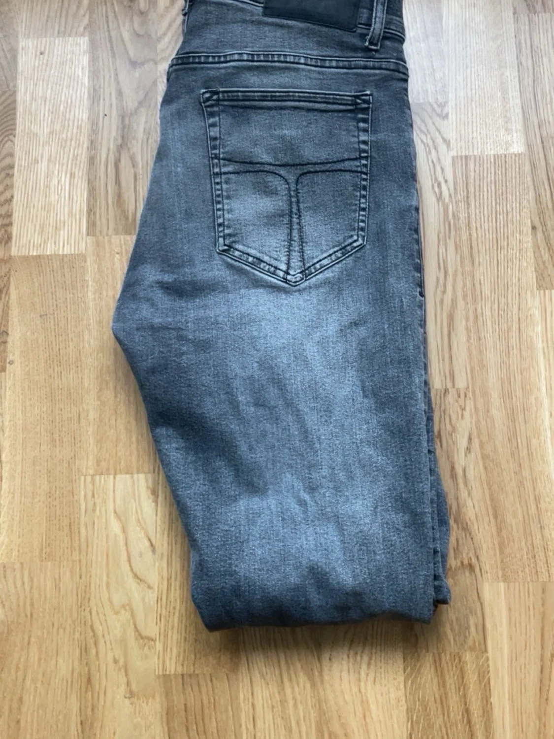 Grå tiger of Sweden jeans 