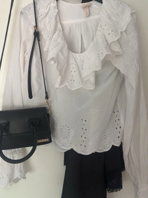 Sommrig blus  - Sommrig blus från H&M storlek 34!!