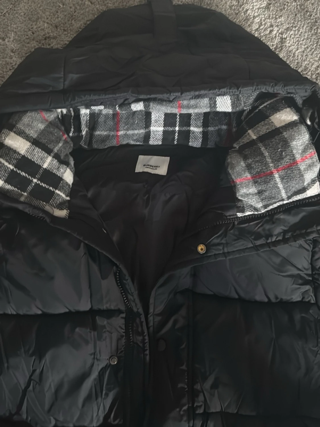 Svart dunväst med huva från Burberry - 2