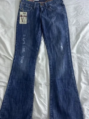 Lågmidjade coola jeans  - så snygga lågmidjade bootcut jeans 💕midjemått 37 innerbensmått 78