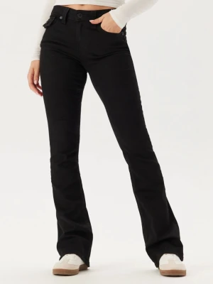 Svarta bootcut jeans True Religion - Säljer ett par svarta bootcut jeans från True Religion med snygga fickdetaljer och klassisk logga bak. Jeansen har hög midja och utsvängda ben, perfekt för en trendig och avslappnad look. Materialet är stretchigt för extra komfort.