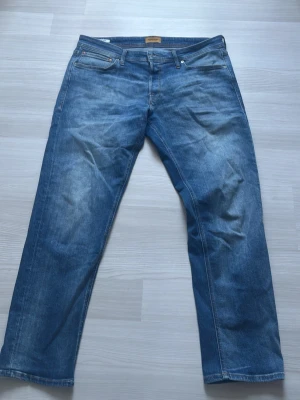 Jack och jones jeans - Rätt så nya blå jeans. Kom dm för mer om jeansen 