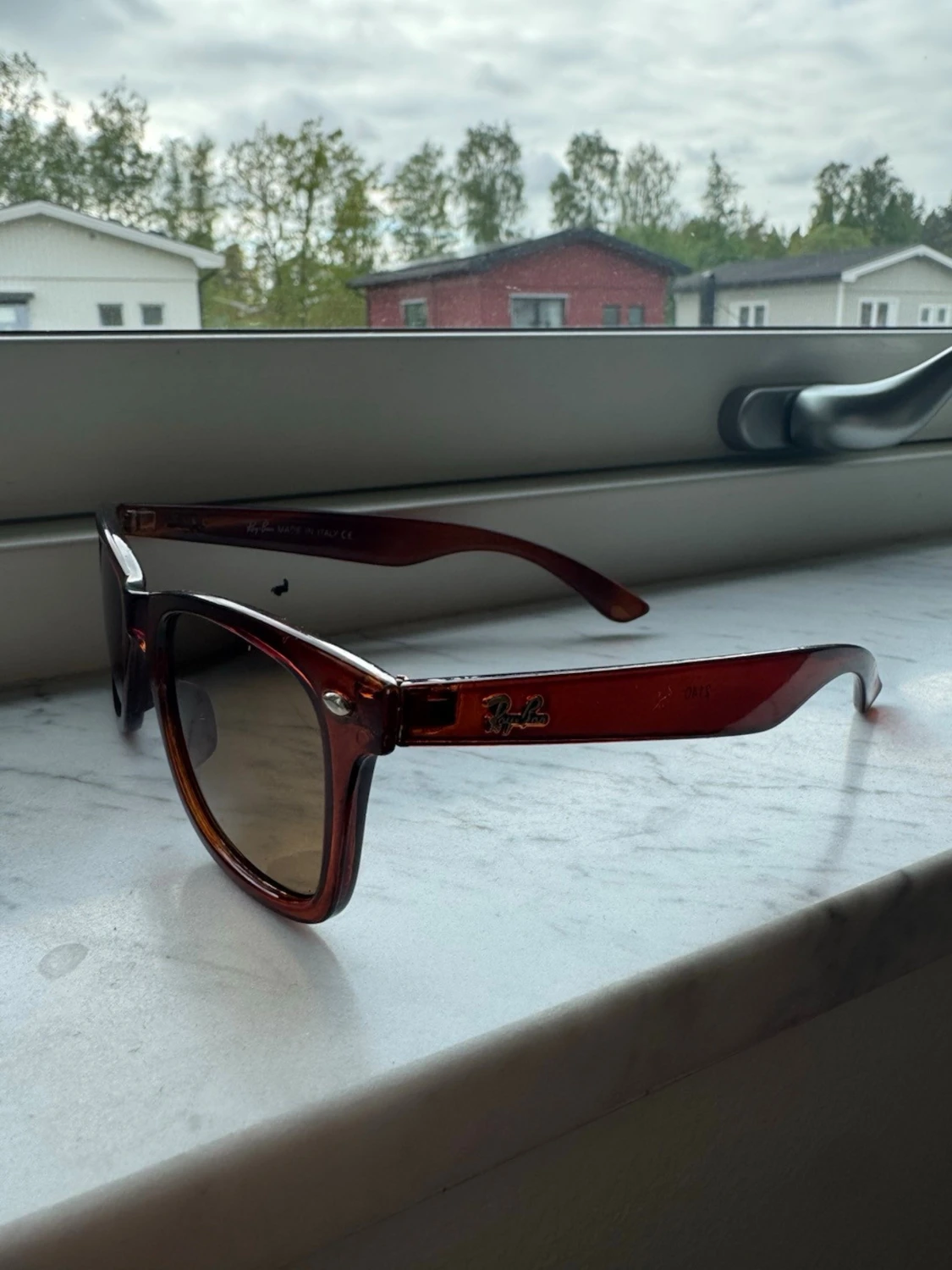Bruna Ray-Ban Wayfarer solglasögon - 1