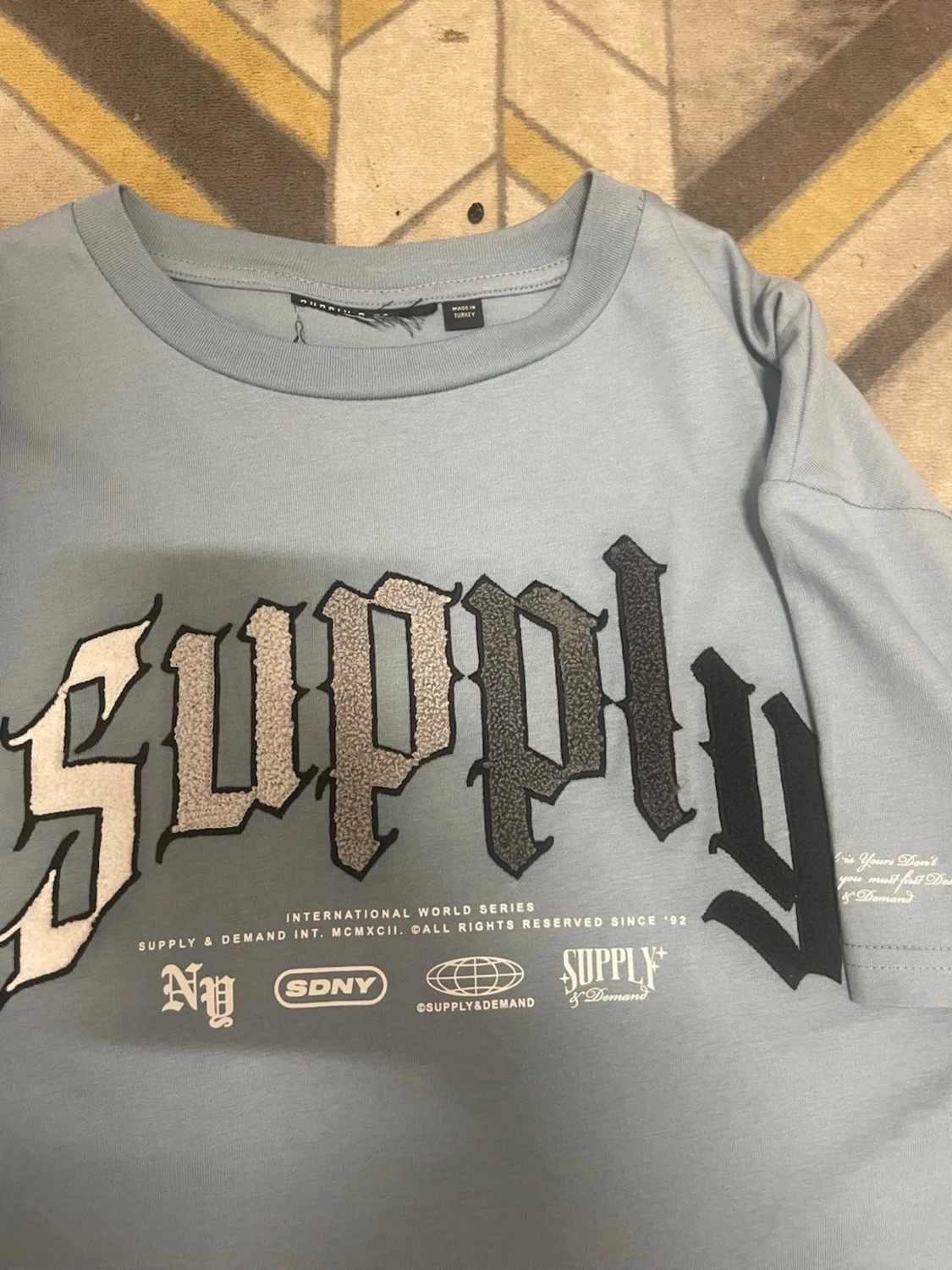 Blå t-shirt från Supply & Demand - 1