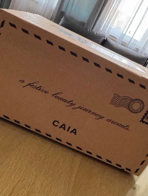 Caica kalender 2025 - Caica jul kalender 2025 helt o använd och o öppnad. Har öppnat den en gång för att kolla om alla datum finns där finns även dubbla av vissa datum. 