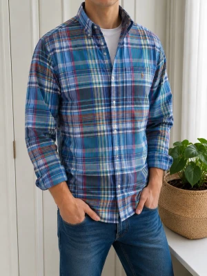 Rutig skjorta från Polo Ralph Lauren - Snygg rutig skjorta i blå, grön och röd från Polo Ralph Lauren. Storlek M.