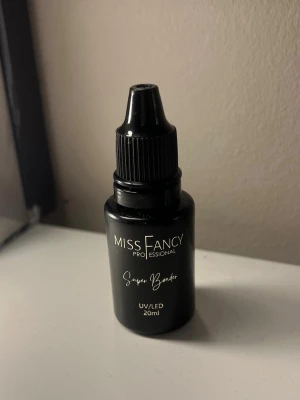 Missfancy super bonder - har gjort cirka 3-4 set med dessa så typ 80% finns kvar❣️NYPRIS: 299kr