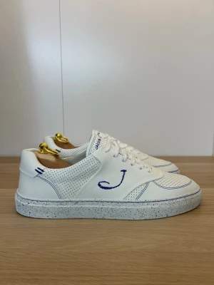 Jacob Cohën Dreamer Sneakers | 43 - Jacob Cohën Dreamer sneakers🌟| Size: 43 | Skick: 10/10 (helt nya) | Material: läder | Innersula: 28,5 cm | Tillbehör: box, dustbags | Retailpris ca 7000:- | Tveka inte att kontakta mig vid frågor😁!