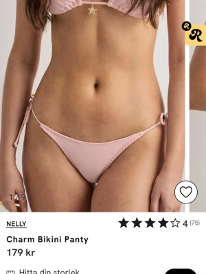 Rosa Bikini Underdel - Jag säljer en bikini underdel från Nelly då jag råkade beställa en för liten storlek till mig (XXS). För referens är jag 167 cm lång. Bikinin är aldrig använd och prislappen sitter fortfarande kvar. Färgen är en finare babypink i verkligheten än på bild. Om du har eventuella frågor kan du kontakta mig!