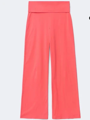 Korall leggings  - Säljer dessa jättesnygga leggings i korallfärg storlek XS från gina! Har endast använts en gång och är tyvärr för korta