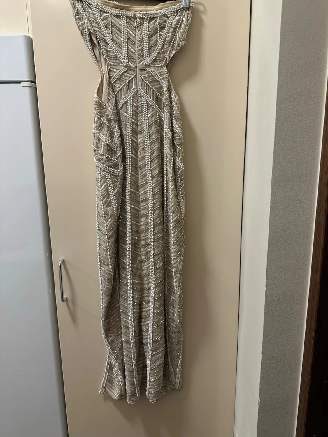 Champagnefärgad långklänning med paljetter från ASOS  - 3