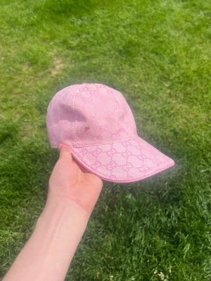 Snygg rosa keps  - Rosa keps helt ny med tagg 