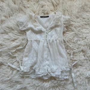 cottagecore blus - gammal y2k zara, använd ett fåtal gånger 