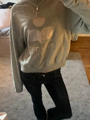Isabel marant tröja  - Jätte fin tröja säljer då den inte kommer till användning  längre. Liknade Isabel markant  stl 36 passar xs/s. Inga slitningar och i väldigt bra sick. Köpte på Karlaplan loppisen 