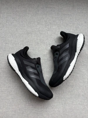 Adidas running shoes - ADIDAS SOLARGLIDE 5 GORE-TEX Malli: GX9201 Koko: 39 1/3 Ovh: 170€ Neutraali askellus