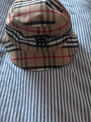  bucket hat  - Säljer en klassisk bucket hat 