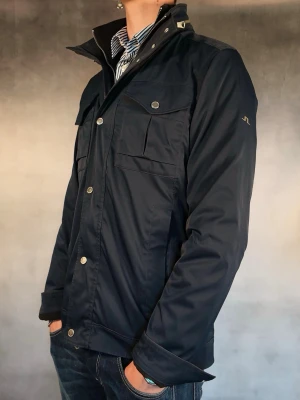 J.Lindeberg Bailey - - J.Lindeberg Bailey— Storlek M — 9,5/10 - Bra skick utan skavanker — Inkluderat - Jacka — Retail 3200kr — Modellen är 180cm, 65kg