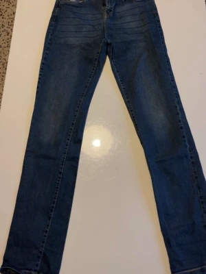 Blåa jeans - Riktig billiga och enkla blå jeans 