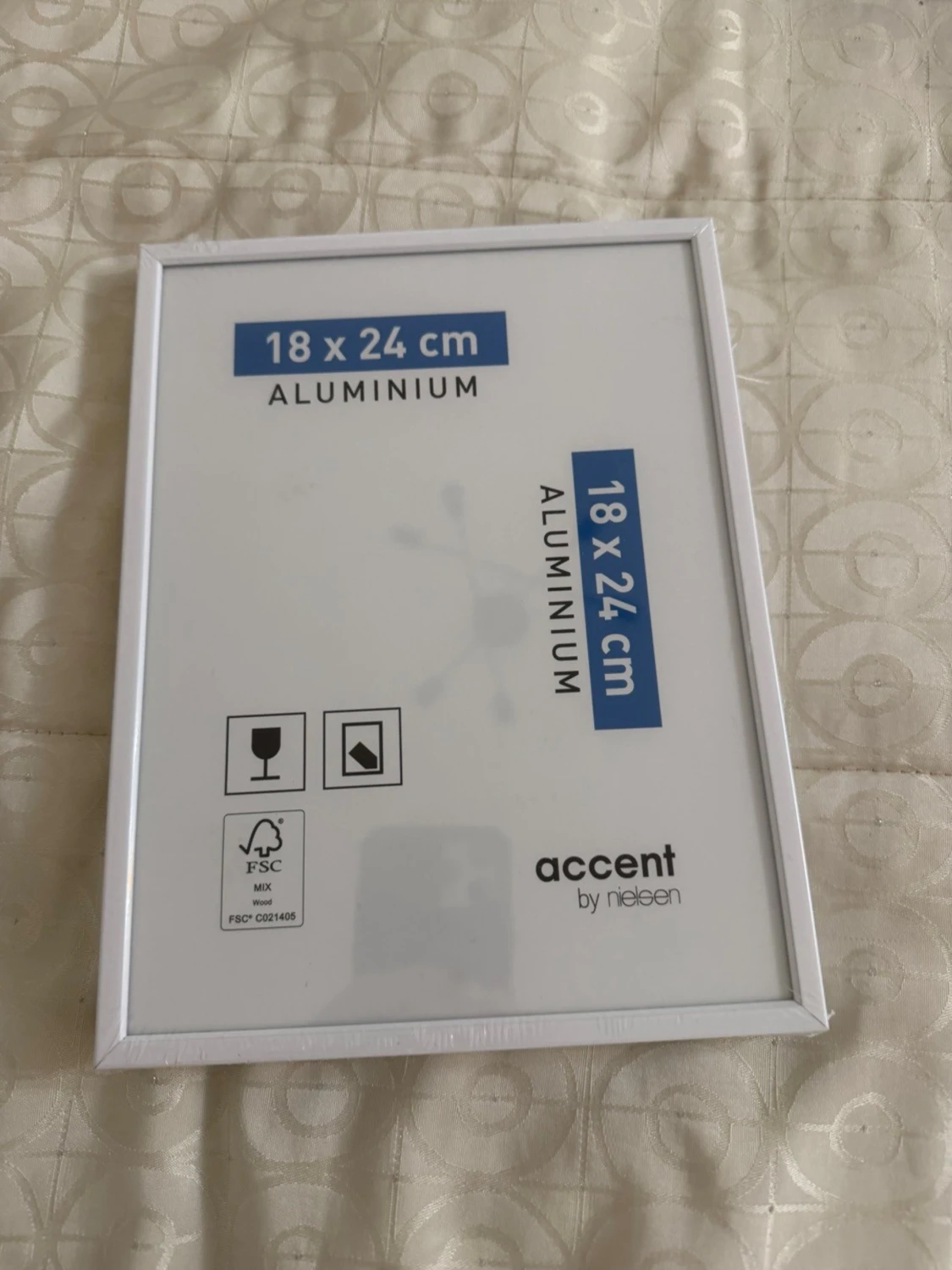 Vit aluminiumram 18x24 cm Accent