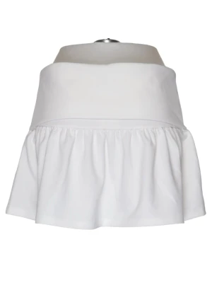 Vit kortkjol från Zara i polyester - Superfräsch vit kortkjol från Zara med bred midja och lätt rynkad design. Kjolen är gjord i mjuk polyester.