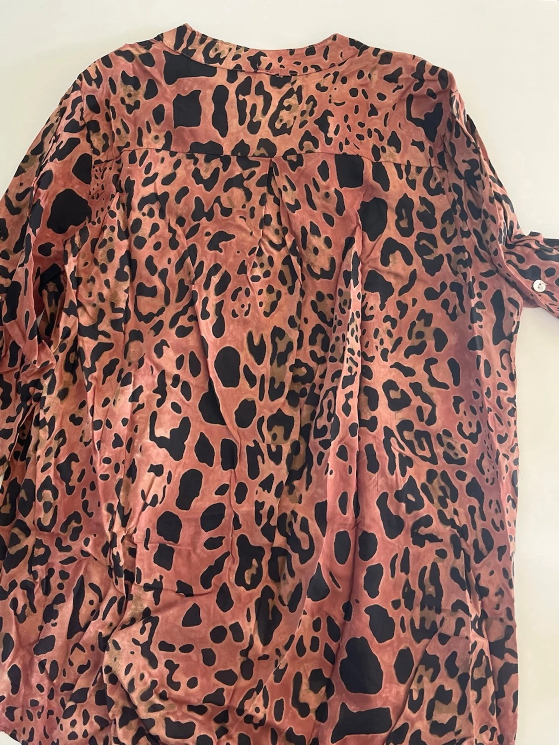 Leopardmönstrad blus med paljettdetaljer - 4