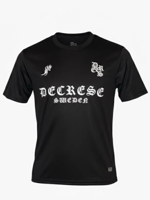 Decrese Sweden 🇸🇪 Inte för alla, men för dig M - Uppgradera din garderob med denna snygga svarta t-shirt från Decrese Sweden. Med sin exklusiva design får du känslan av en matchtröja fast med en kaxig streetwear-twist. ✅ Design: Unikt vitt tryck för en sportig och trendig look. ✅ Passform: Skönt, lätt material som passar lika bra på gymmet som till vardags. ✅ Style-tips: Matcha med en Decrese-mössa för en komplett outfit! Säkra din stil nu – perfekt för alla som vill sticka ut! 🚀 
