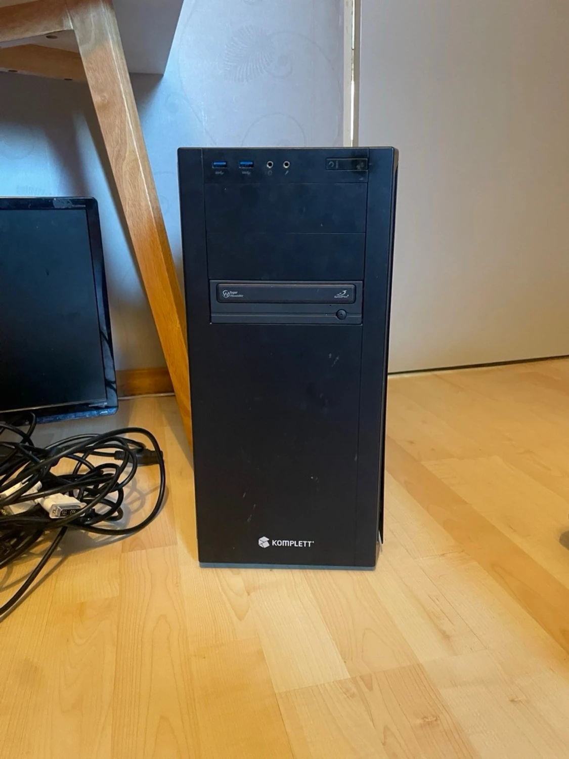 Komplett stationär dator med skärm - 1