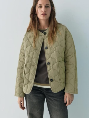 Grön vår jacka - Jätte fin jacka som är helt ny men tyvärr inte riktigt passar mig och kommer då inte till användning. Som sagt nyskick och är slutsåld i S! Använd 2 gånger! Storlek S💚