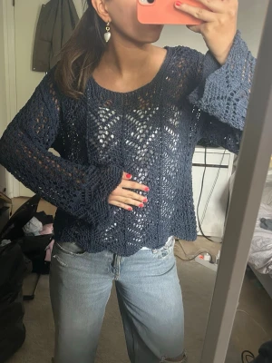 Tröja - Långärmad tröja som är ihålig.