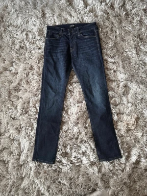 Jack and Jones jeans - Snygga  jeans från Jack and Jones. Storlek 30/32 passar mig perfekt som är 179. Mycket fint skick, inga hål eller liknande. Hör av er vid frågor!☀️☀️