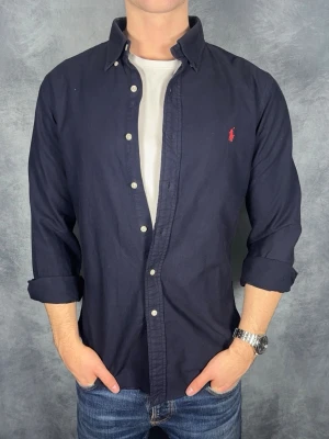 Ralph lauren skjorta - Storlek: M || Skick: Mycket bra || Nypris: Ca 1500kr || Följ för liknande produkter 🍾🌊