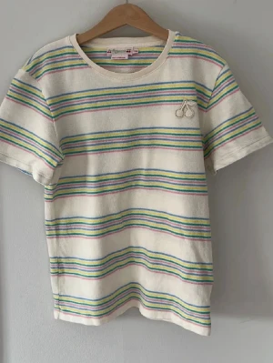 Randig t-shirt  - Supersnygg T-shirt från Bonpoint!!