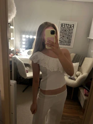 One shoulder volang topp - jätte gullig one shoulder topp som passar så bra tills i sommar🌷