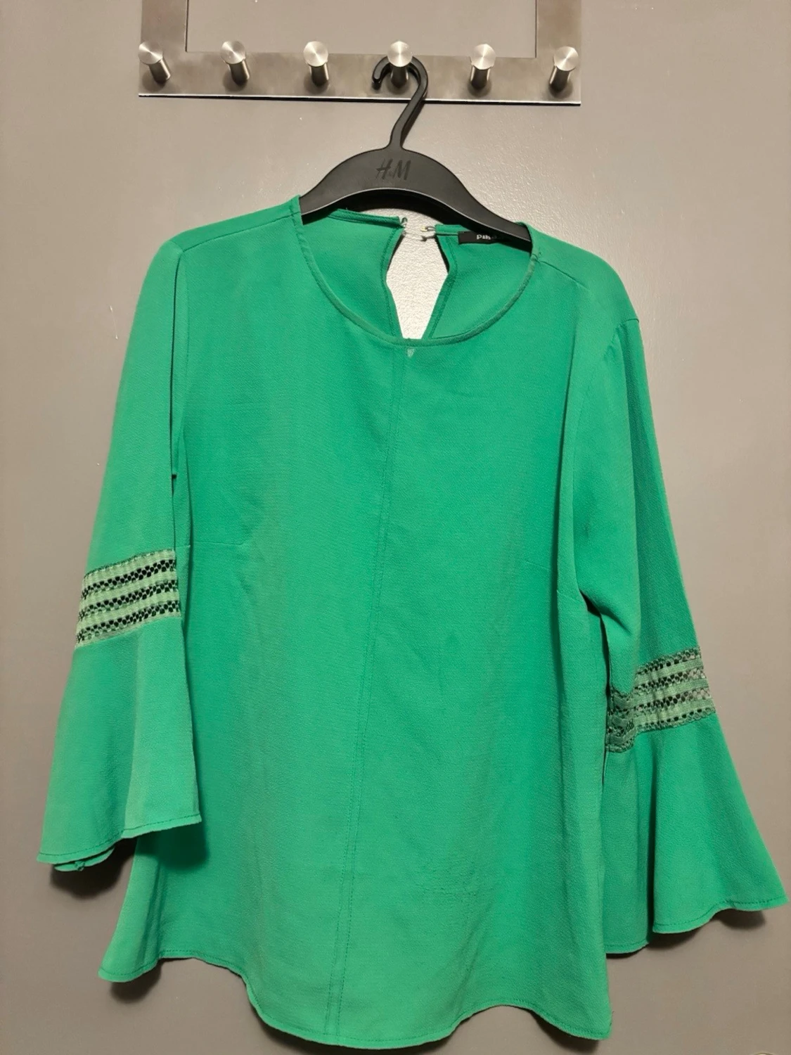 Grön blus med vida ärmar från H&M