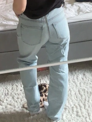 Gina Perfect Jeans - Säljer dessa supersnygga trendiga jeansen från Gina i storlek 36, då de är för stora för mig💖Jeansen är helt oanvända, och endast provade! Originalpris 500kr🫶🏼Priset går att diskutera!