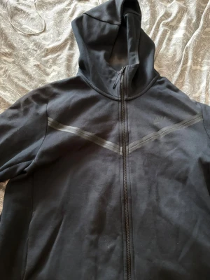 Svart techfleece från Nike - Pris går att diskutera 