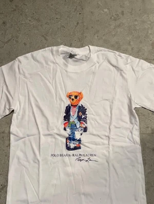 Ralph lauren T-shirt - Fråga om ni har frågor