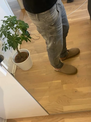 Jack n Jones jeans slitningar - Tvär feta jeans från Jack n Jones med slitningar! | Modell: Slim, Glenn! | Hör av dig vid fundering!