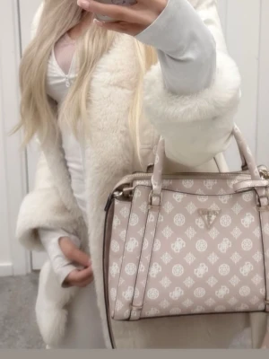 Kappa  - Vit/beige kappa i stl m sitter bra för s-m