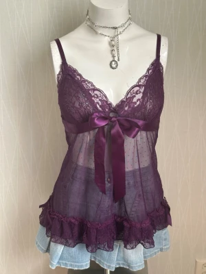 Lila spets babydoll topp  med rosett - Lila spets babydoll topp  med rosett