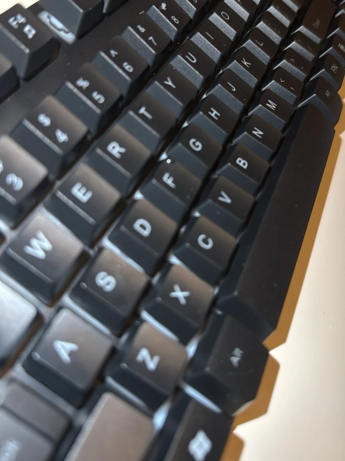 FOREV svart gamingtangentbord - 2