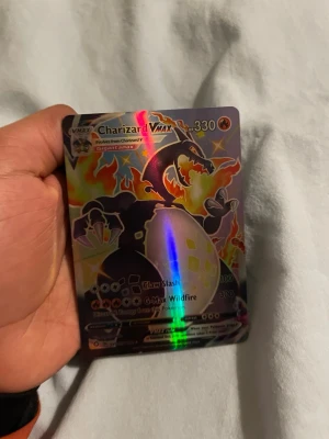 BUD!! Charizard VMAX - Hör av er om frågor!