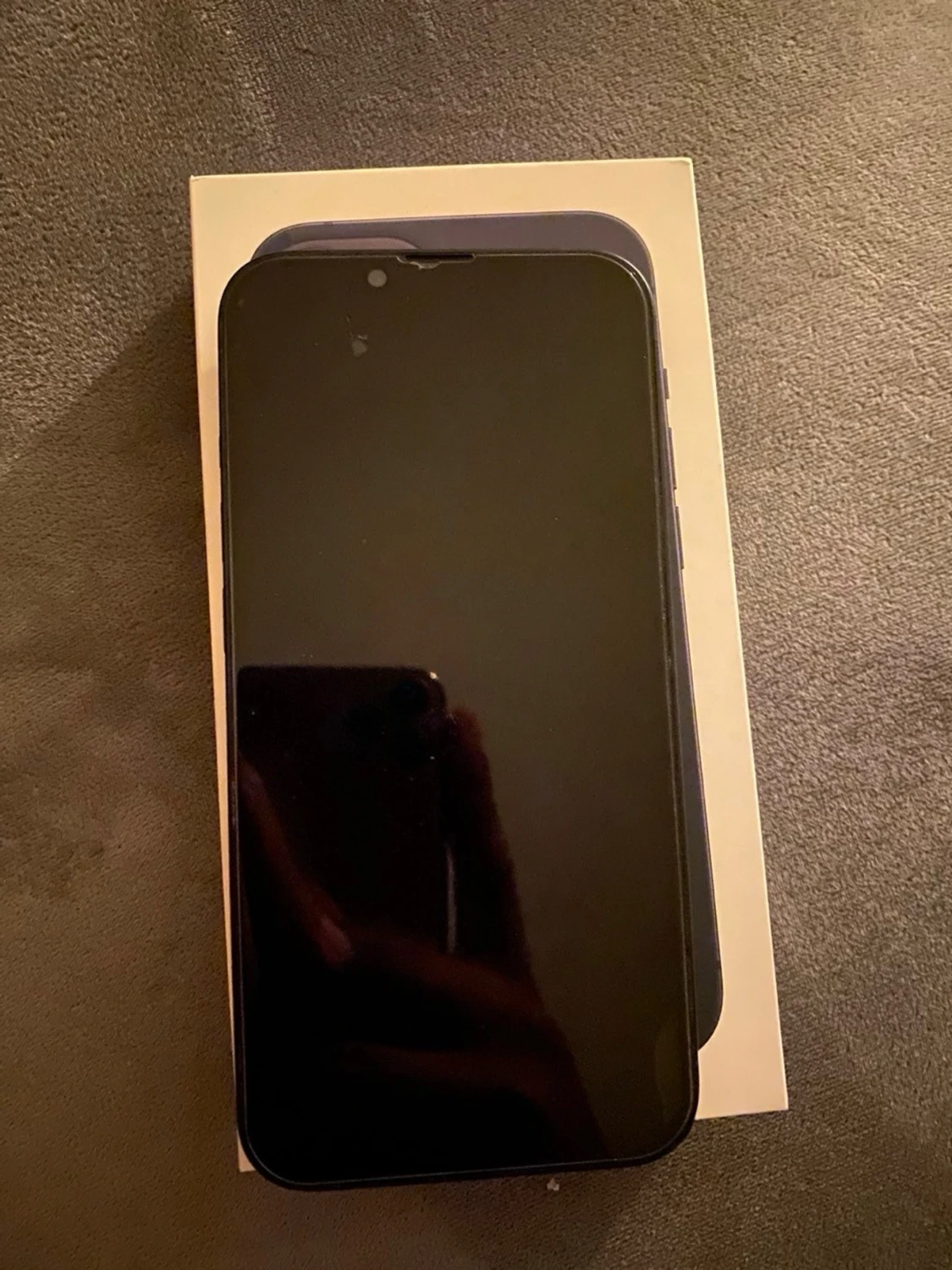 Svart iPhone 13 med dubbla kameror - 5