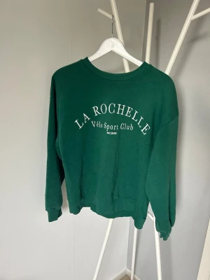 Collegetröja  - Fin grön tröja i bra skick!🥰